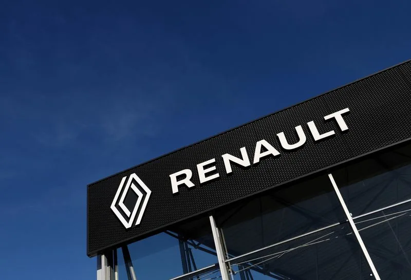 Renault CEO Warns Of $17.4 Billion in Potential Fines As EV Sales Lag Behind EU Targets