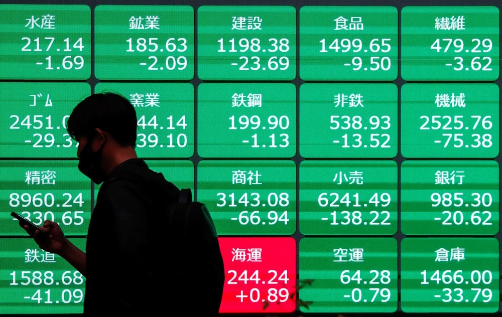 Asian Markets Mixed Amid Rising Dollar & U.S. Election Uncertainty