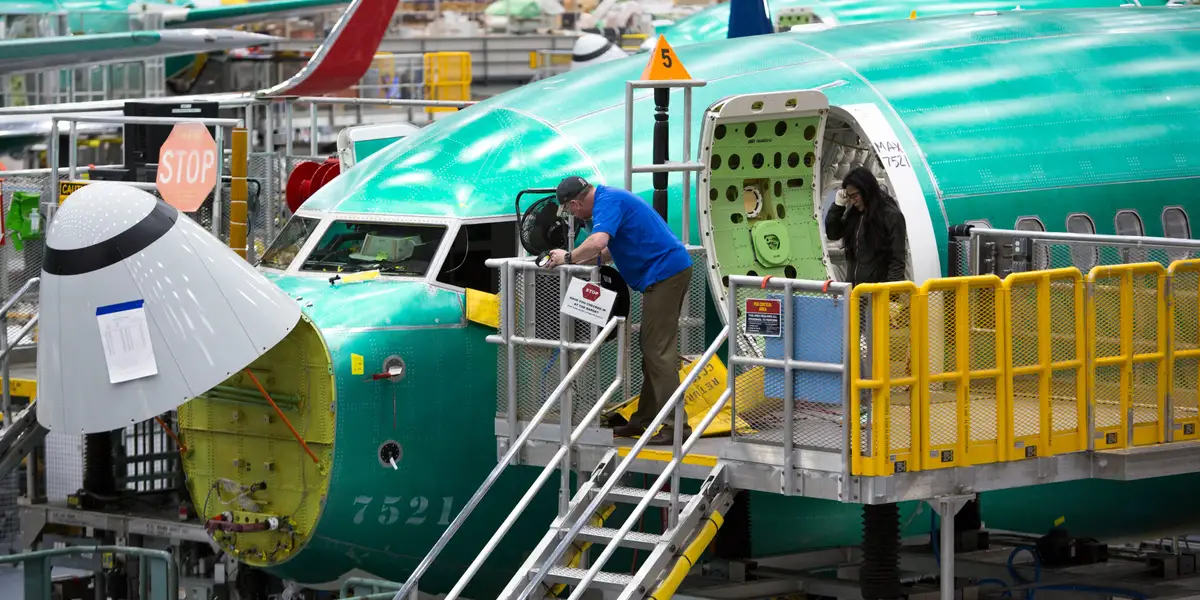 boeing-worker